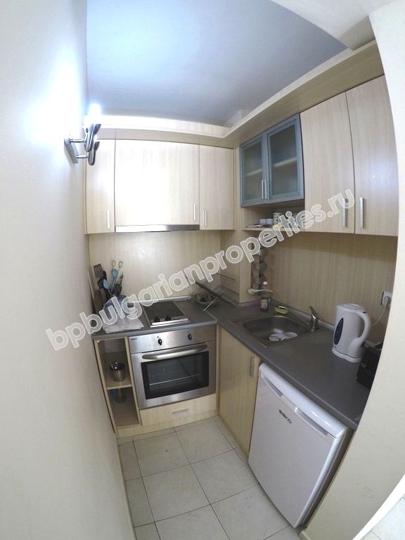 Большая меблированная студия для продажи недалеко от пляжа в курорте Свети Влас Большая меблированная студия для продажи недалеко от пляжа в курорте Свети Влас