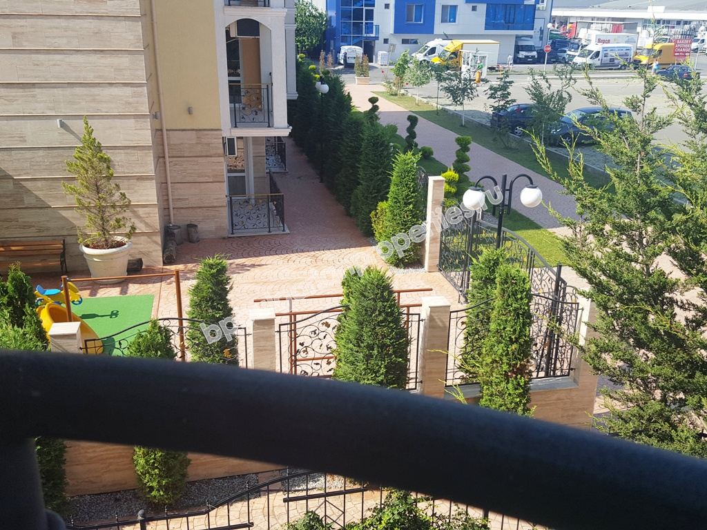 Меблированная двухкомнатная квартира на продажу в курорте Солнечный Берег