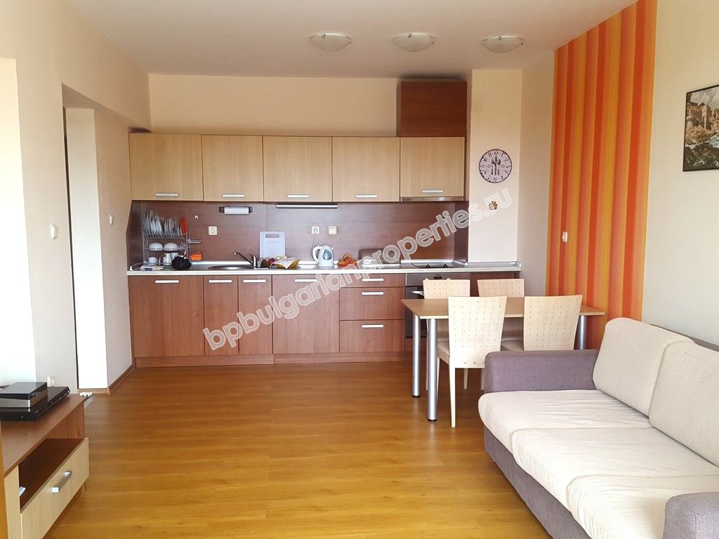 Меблированная двухкомнатная квартира на продажу близко к морю в курорте Солнечный Берег