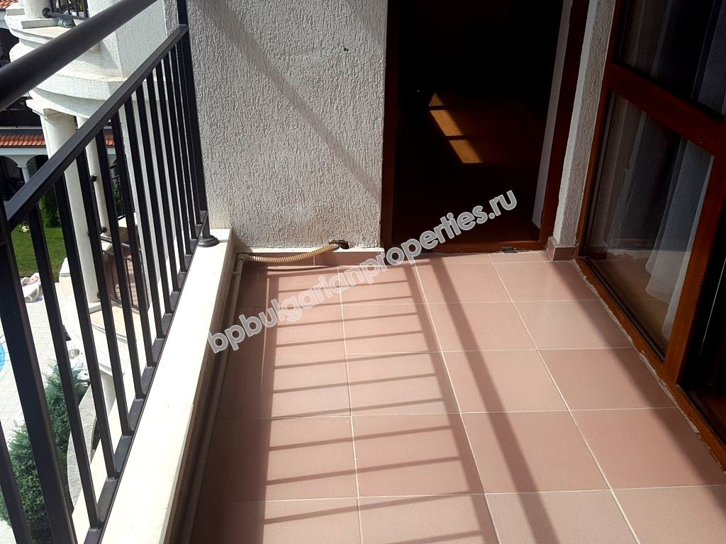 Меблированная двухкомнатная квартира на продажу близко к морю в курорте Солнечный Берег