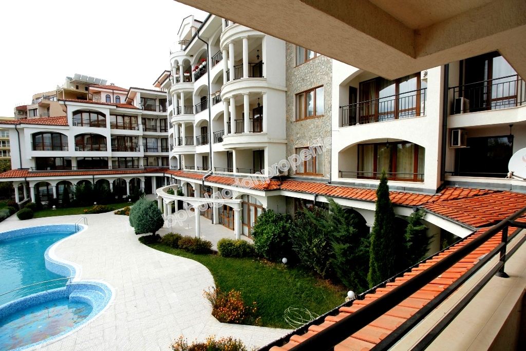 Меблированная двухкомнатная квартира на продажу близко к морю в курорте Солнечный Берег