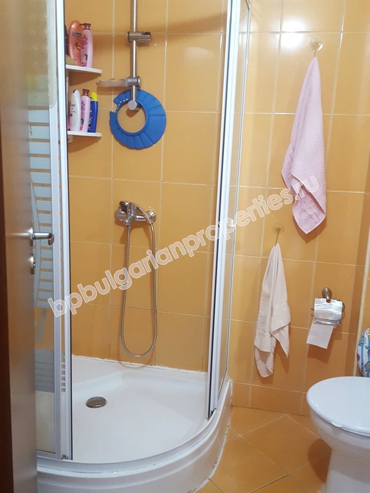 Меблированная двухкомнатная квартира на продажу близко к морю в курорте Солнечный Берег