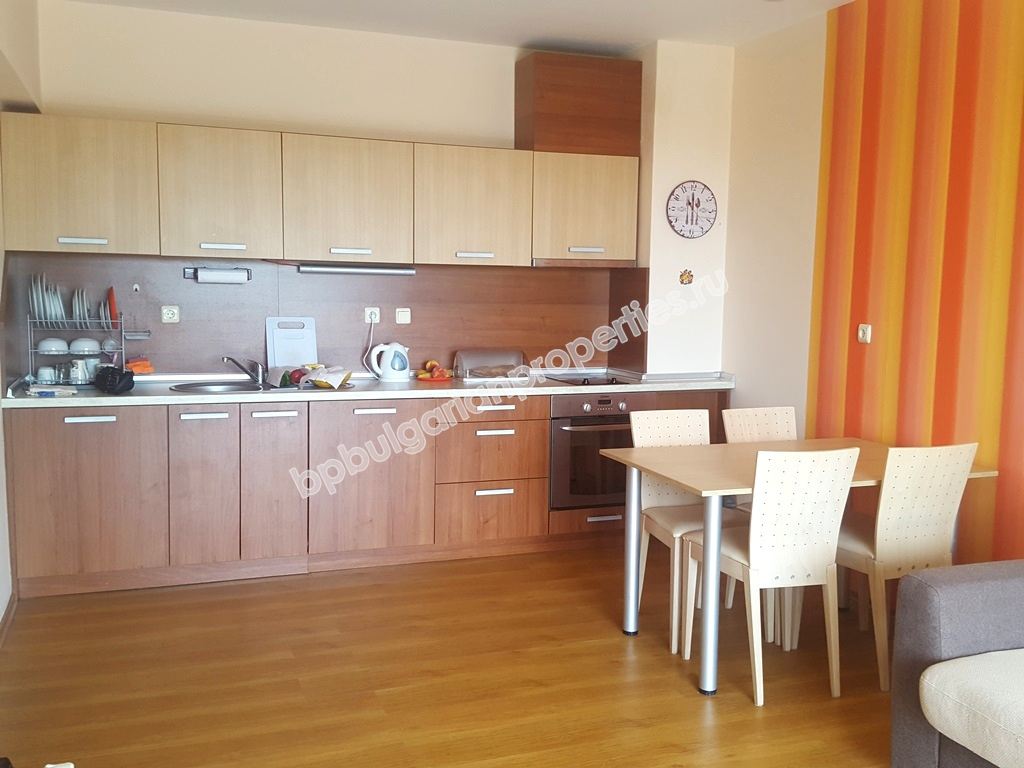 Меблированная двухкомнатная квартира на продажу близко к морю в курорте Солнечный Берег