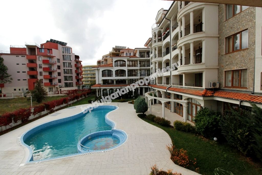 Меблированная двухкомнатная квартира на продажу близко к морю в курорте Солнечный Берег