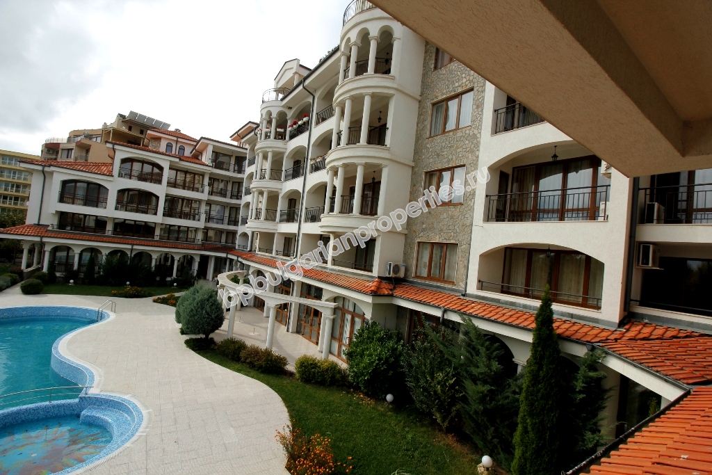 Меблированная двухкомнатная квартира на продажу близко к морю в курорте Солнечный Берег