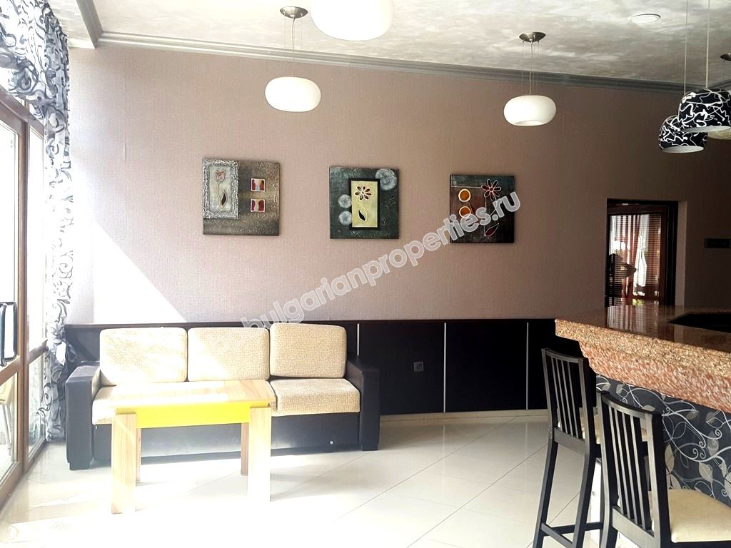 Меблированная двухкомнатная квартира на продажу близко к морю в курорте Солнечный Берег