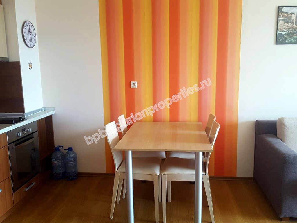 Меблированная двухкомнатная квартира на продажу близко к морю в курорте Солнечный Берег