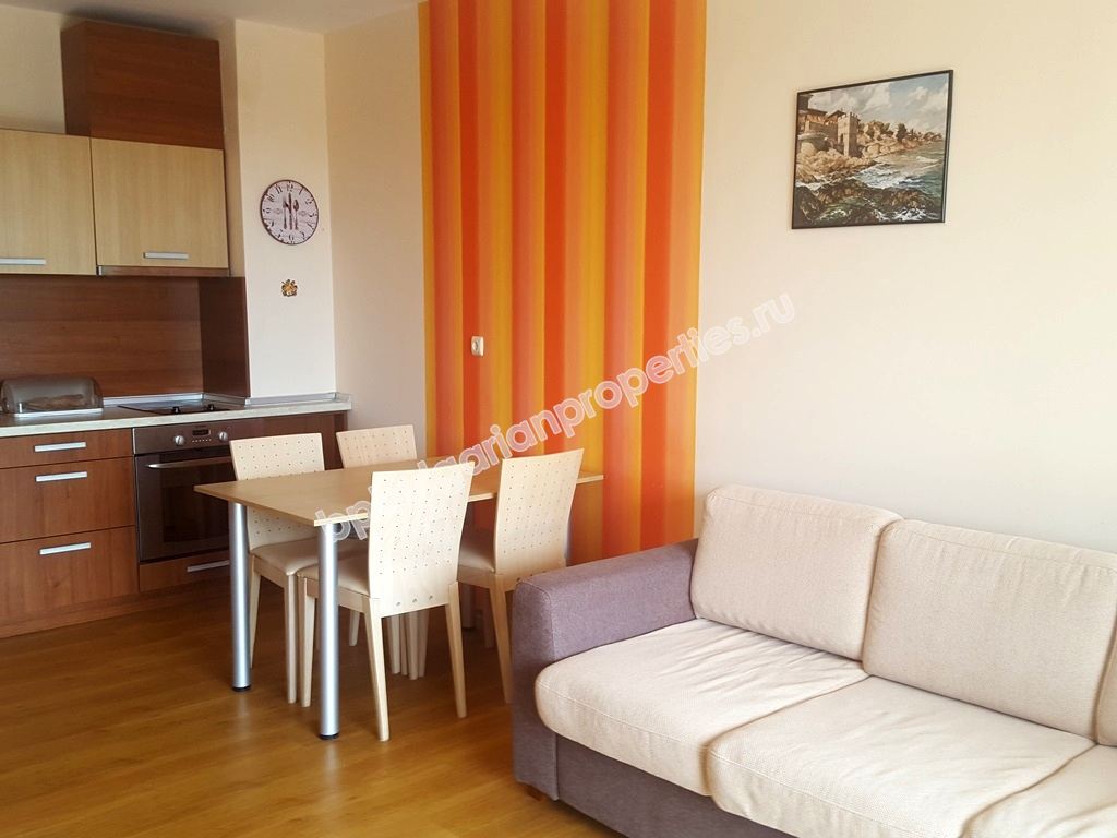 Меблированная двухкомнатная квартира на продажу близко к морю в курорте Солнечный Берег