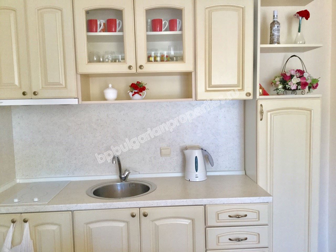 Двухкомнатная меблированная квартира на продажу в комплексе-люкс на первой линии в Елените Двухкомнатная меблированная квартира на продажу в комплексе-люкс на первой линии в Елените