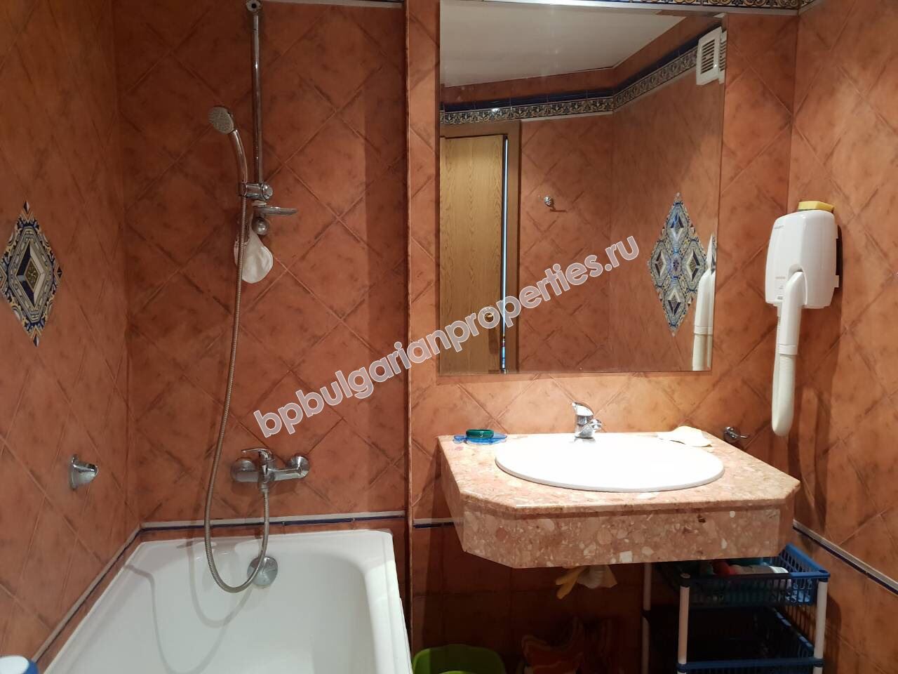 Двухкомнатная меблированная квартира на продажу в комплексе-люкс на первой линии в Елените Двухкомнатная меблированная квартира на продажу в комплексе-люкс на первой линии в Елените