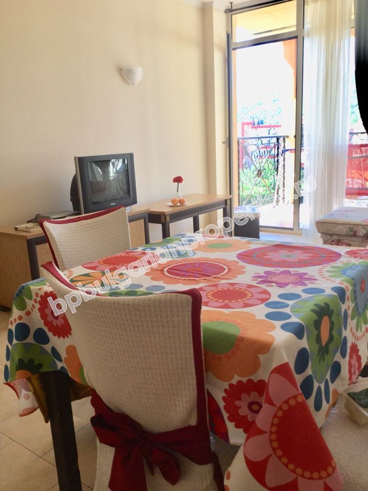 Двухкомнатная меблированная квартира на продажу в комплексе-люкс на первой линии в Елените Двухкомнатная меблированная квартира на продажу в комплексе-люкс на первой линии в Елените