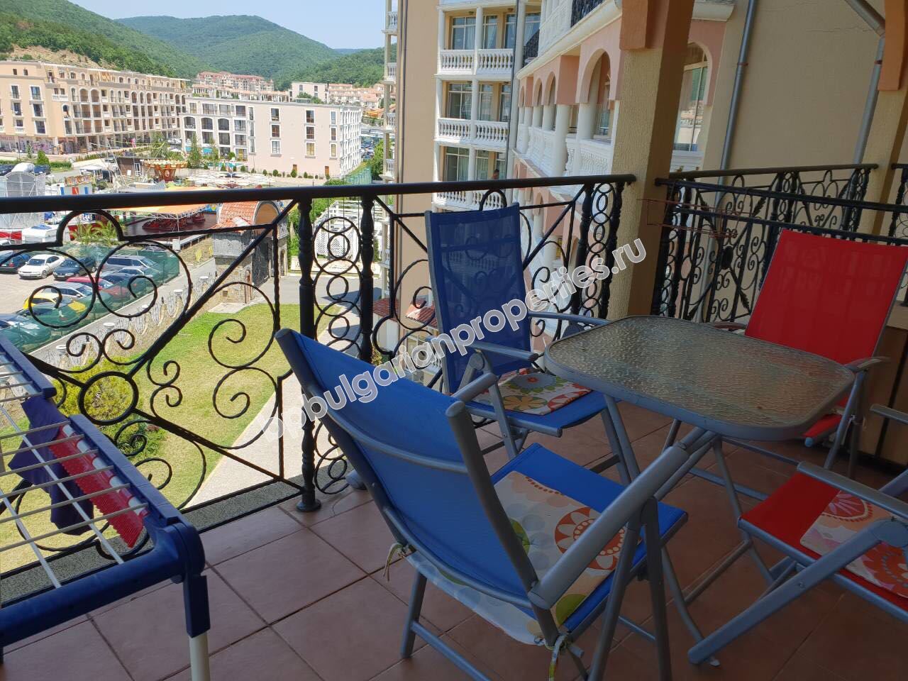 Двухкомнатная меблированная квартира на продажу в комплексе-люкс на первой линии в Елените Двухкомнатная меблированная квартира на продажу в комплексе-люкс на первой линии в Елените