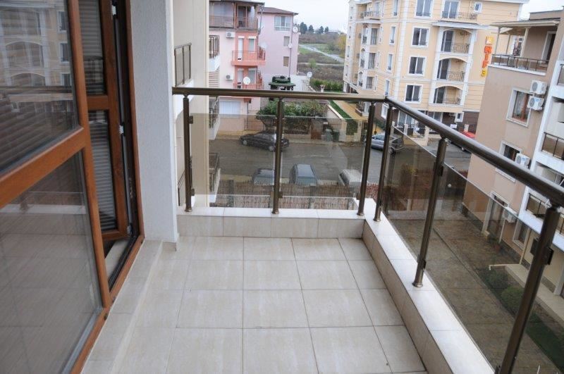 Меблированная квартира с частичным видом на море в комплексе Риф-2