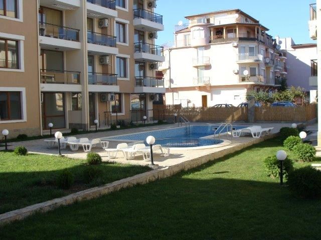 Меблированная квартира с частичным видом на море в комплексе Риф-2