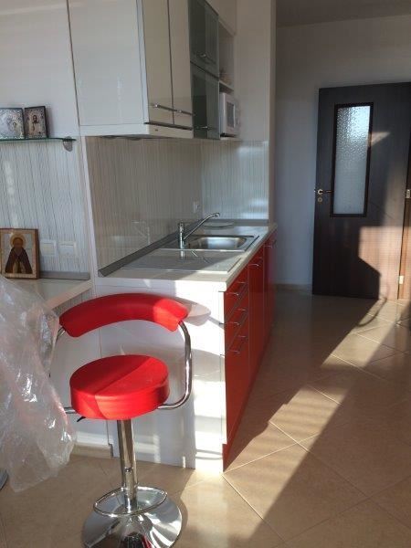 Меблированная квартира с частичным видом на море в комплексе Риф-2