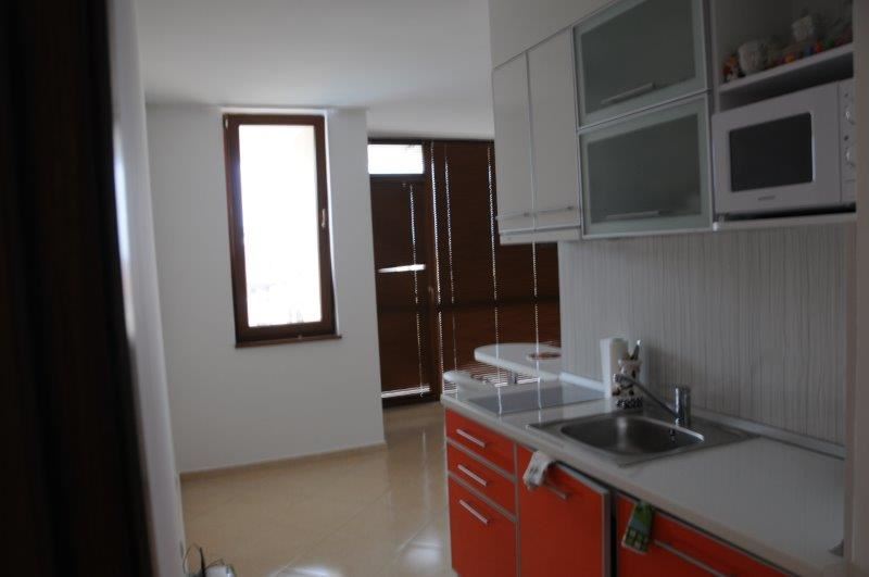 Меблированная квартира с частичным видом на море в комплексе Риф-2