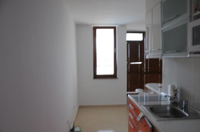 Меблированная квартира с частичным видом на море в комплексе Риф-2