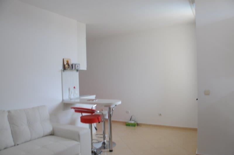 Меблированная квартира с частичным видом на море в комплексе Риф-2