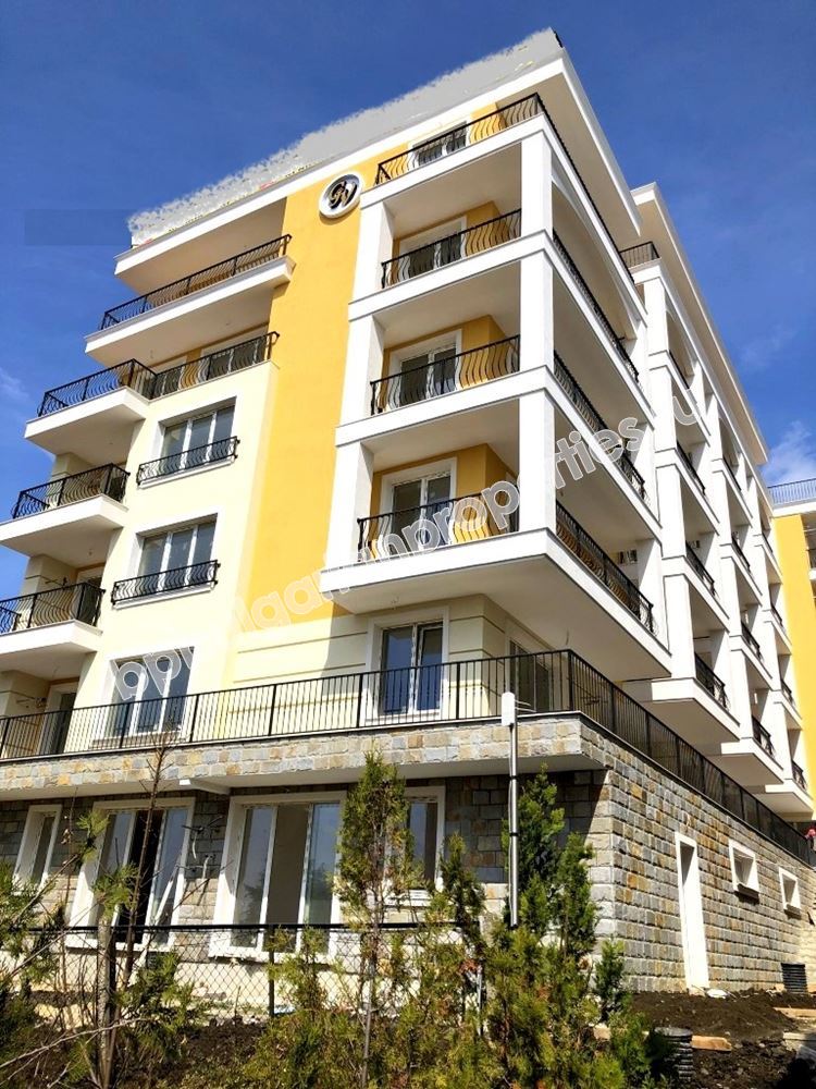 Новый жилой комплекс с бассейном близко от моря в Святом Власе Новый жилой комплекс с бассейном близко от моря в Святом Власе