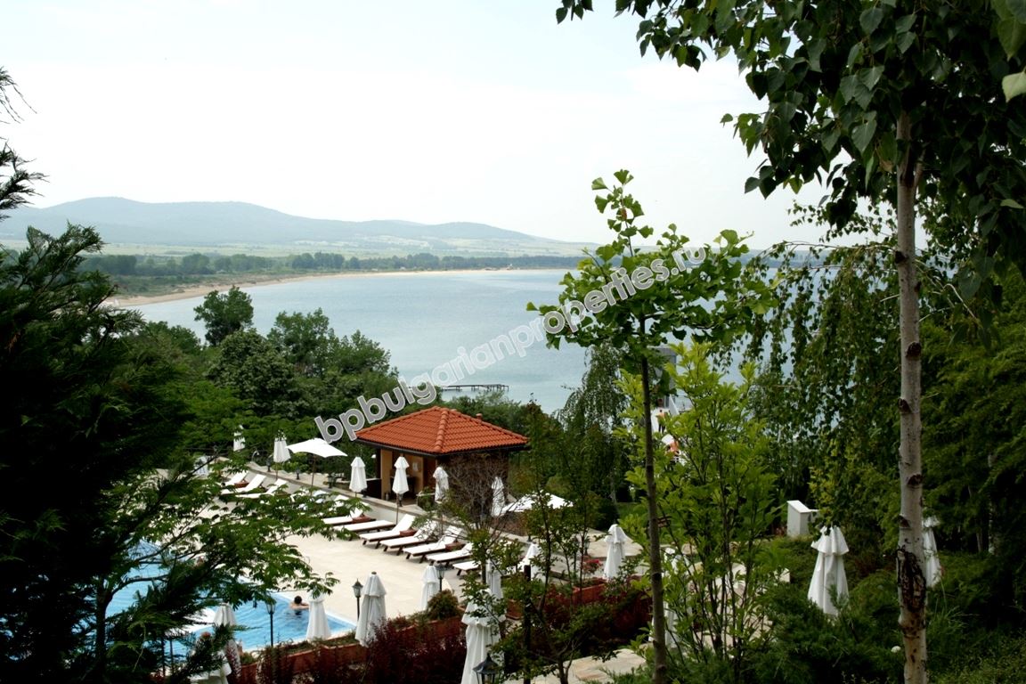 Двуспальные апартаменты с видом на море на первой линии в Созополе Двуспальные апартаменты с видом на море на первой линии в Созополе