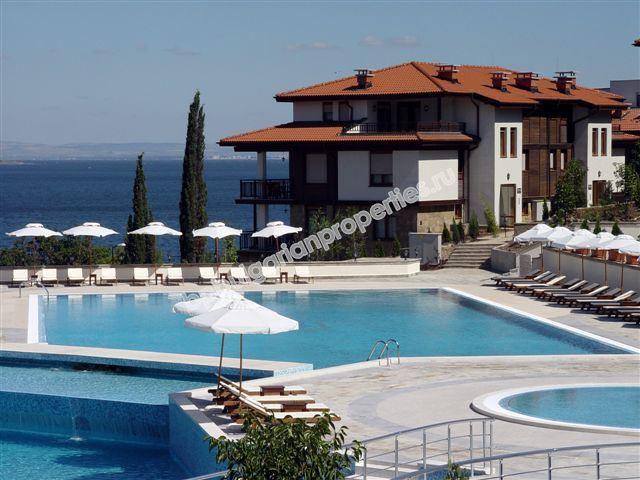 Двуспальные апартаменты с видом на море на первой линии в Созополе Двуспальные апартаменты с видом на море на первой линии в Созополе