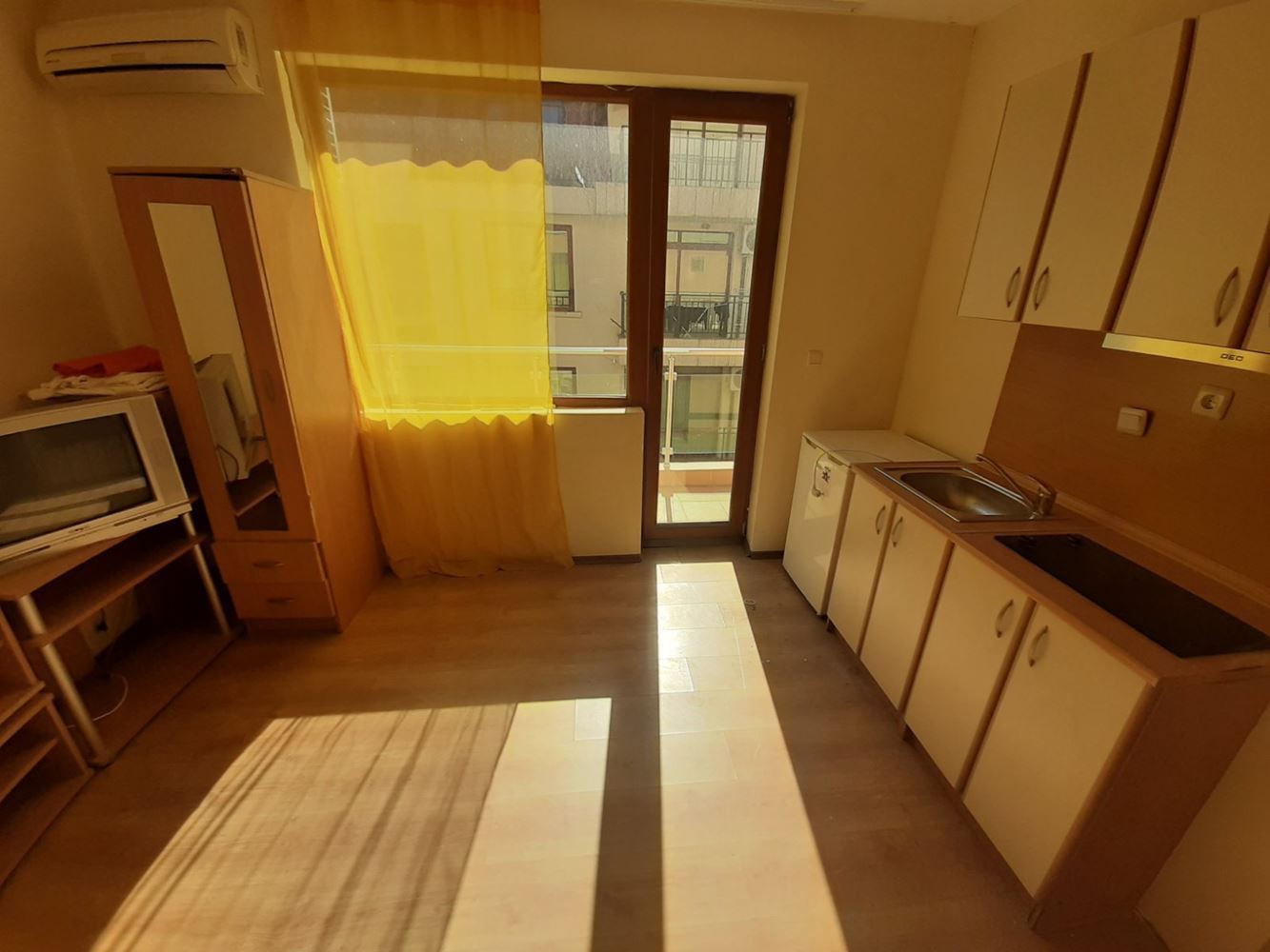 Дешевая меблированная студия в центральной части Солнечного Берега Дешевая меблированная студия в центральной части Солнечного Берега