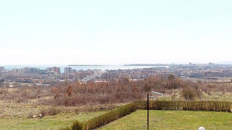 Меблированный дом-таунхаус у подножия гор близко от моря Меблированный дом-таунхаус у подножия гор близко от моря