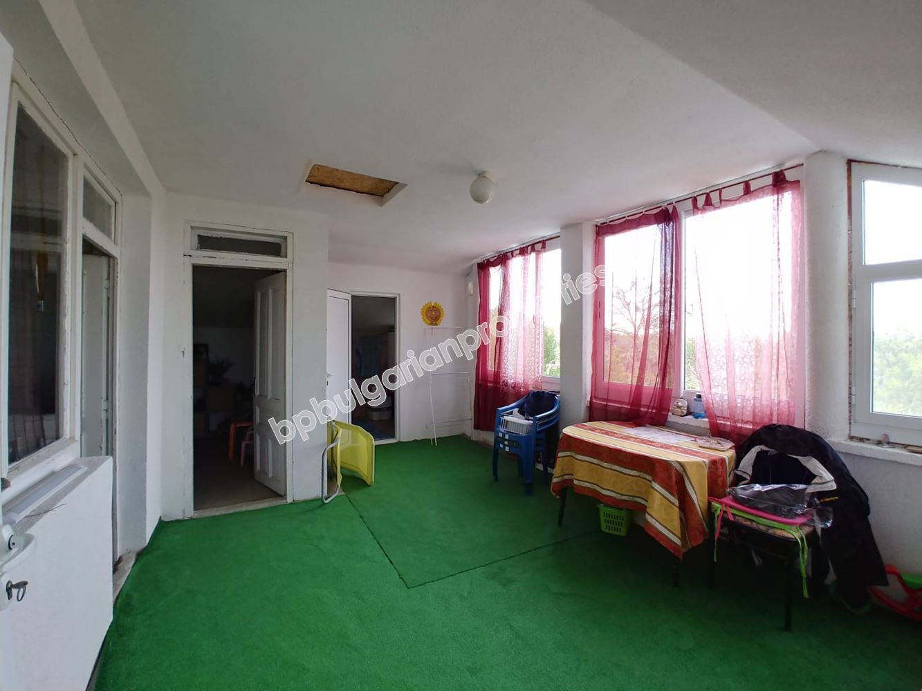 Двухэтажный дом с участком в 20 км от Бургаса и моря Двухэтажный дом с участком в 20 км от Бургаса и моря