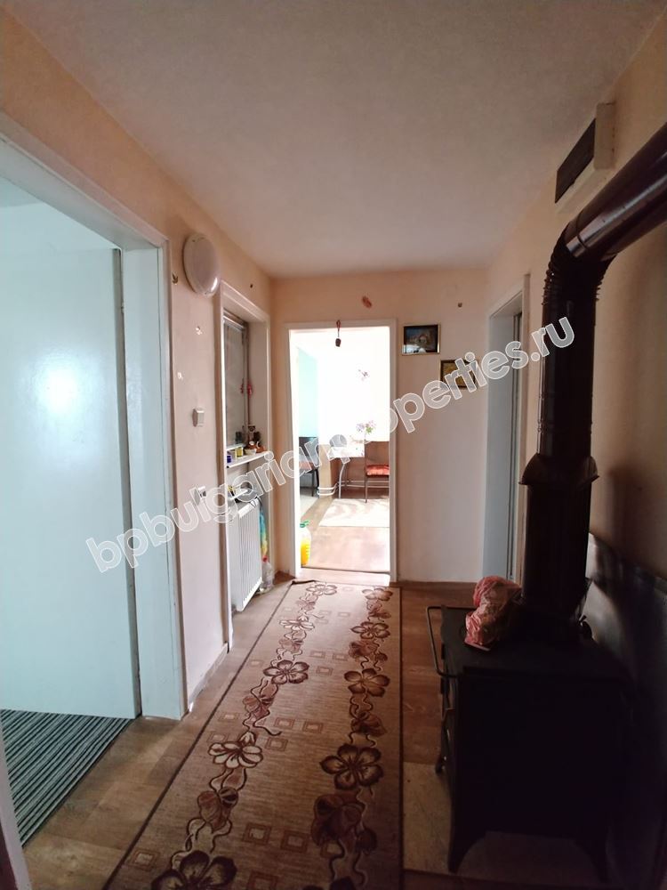 Двухэтажный дом с участком в 20 км от Бургаса и моря Двухэтажный дом с участком в 20 км от Бургаса и моря