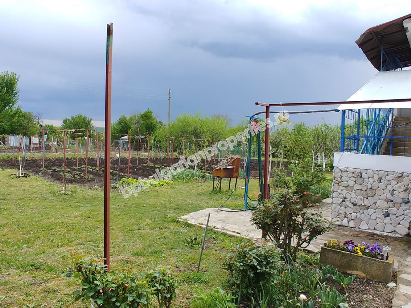 Двухэтажный дом с участком в 20 км от Бургаса и моря Двухэтажный дом с участком в 20 км от Бургаса и моря