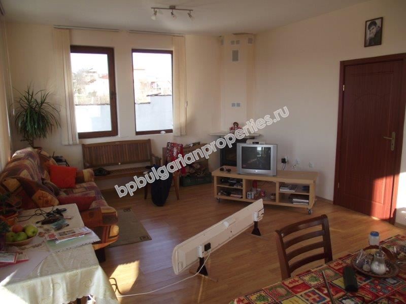 Двухэтажный дом в черте города Бургаса Двухэтажный дом в черте города Бургаса