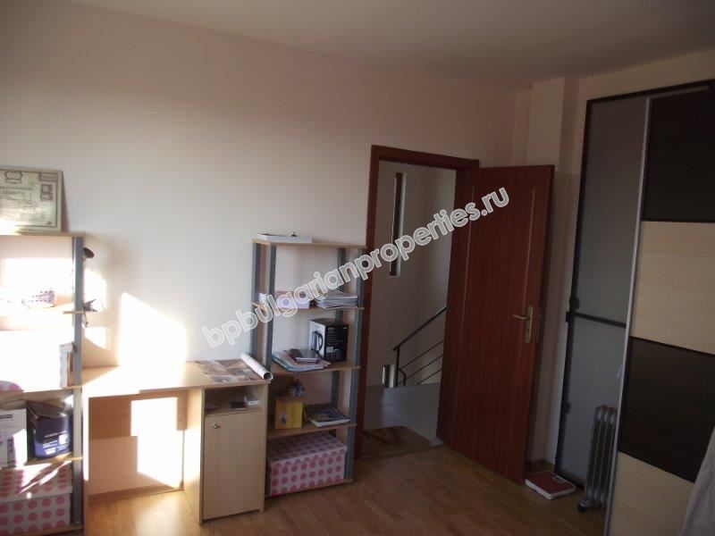 Двухэтажный дом в черте города Бургаса Двухэтажный дом в черте города Бургаса