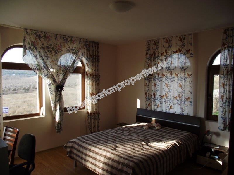 Двухэтажный дом в черте города Бургаса Двухэтажный дом в черте города Бургаса