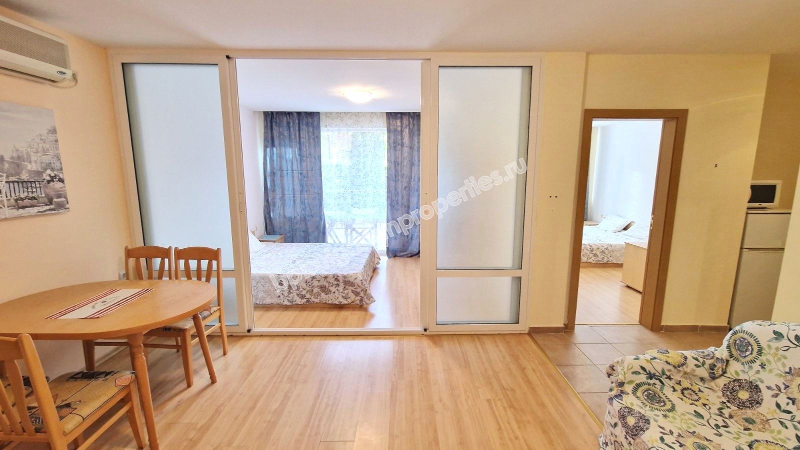 Трехкомнатная меблированная квартира в закрытом комплексе близко от моря Трехкомнатная меблированная квартира в закрытом комплексе близко от моря