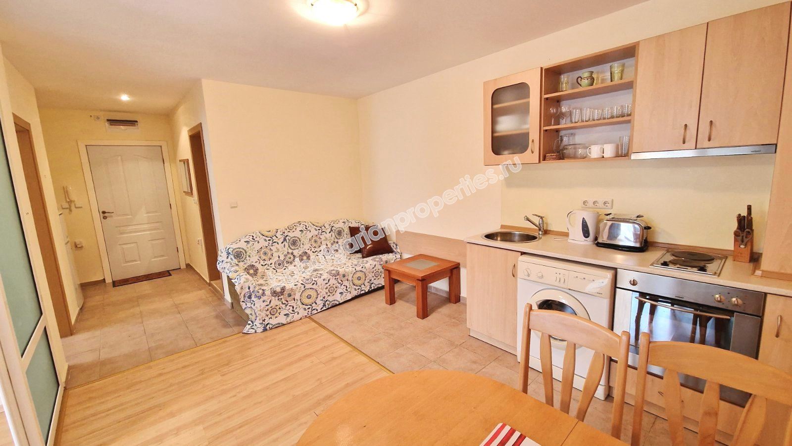 Трехкомнатная меблированная квартира в закрытом комплексе близко от моря Трехкомнатная меблированная квартира в закрытом комплексе близко от моря