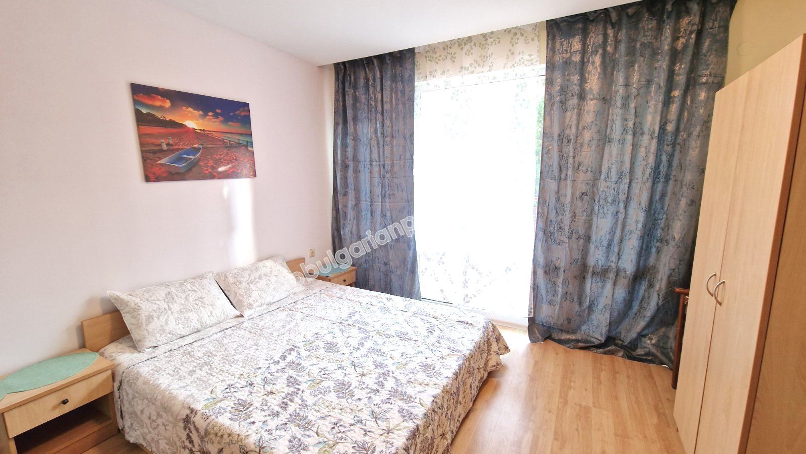 Трехкомнатная меблированная квартира в закрытом комплексе близко от моря Трехкомнатная меблированная квартира в закрытом комплексе близко от моря