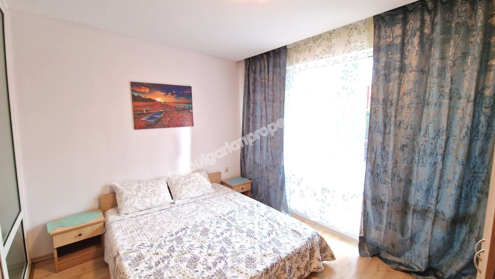 Трехкомнатная меблированная квартира в закрытом комплексе близко от моря Трехкомнатная меблированная квартира в закрытом комплексе близко от моря