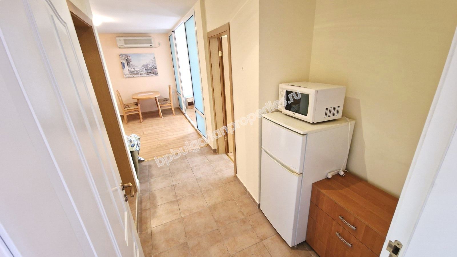 Трехкомнатная меблированная квартира в закрытом комплексе близко от моря Трехкомнатная меблированная квартира в закрытом комплексе близко от моря