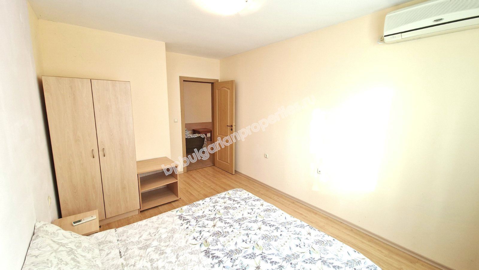 Трехкомнатная меблированная квартира в закрытом комплексе близко от моря Трехкомнатная меблированная квартира в закрытом комплексе близко от моря