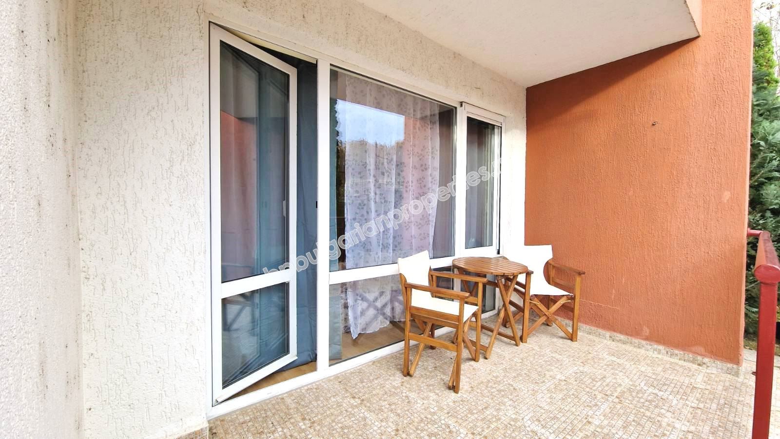 Трехкомнатная меблированная квартира в закрытом комплексе близко от моря Трехкомнатная меблированная квартира в закрытом комплексе близко от моря