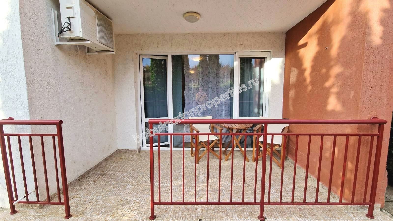 Трехкомнатная меблированная квартира в закрытом комплексе близко от моря Трехкомнатная меблированная квартира в закрытом комплексе близко от моря