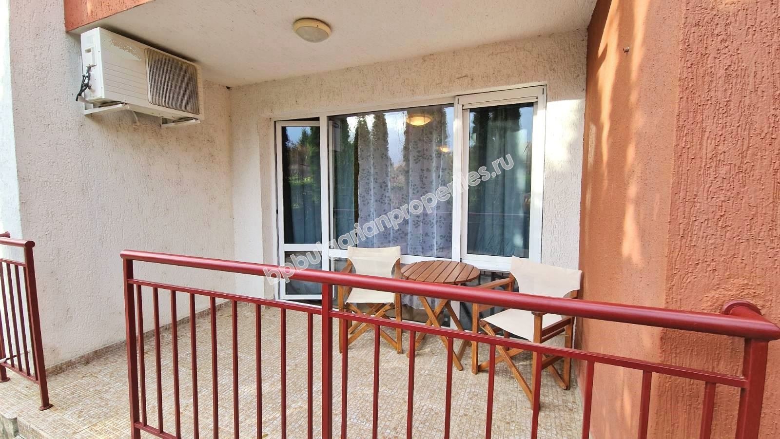 Трехкомнатная меблированная квартира в закрытом комплексе близко от моря Трехкомнатная меблированная квартира в закрытом комплексе близко от моря