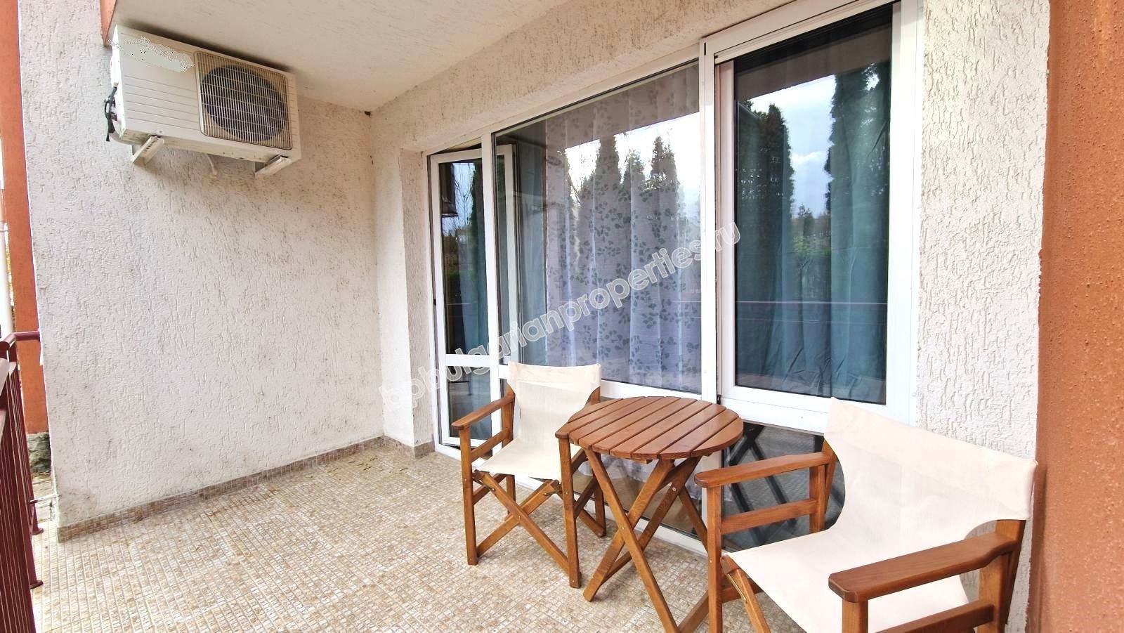 Трехкомнатная меблированная квартира в закрытом комплексе близко от моря Трехкомнатная меблированная квартира в закрытом комплексе близко от моря