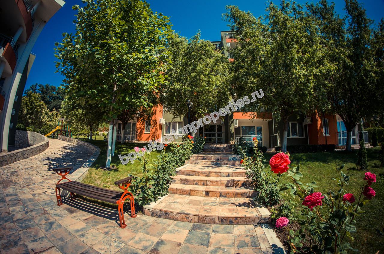 Трехкомнатная меблированная квартира в закрытом комплексе близко от моря Трехкомнатная меблированная квартира в закрытом комплексе близко от моря