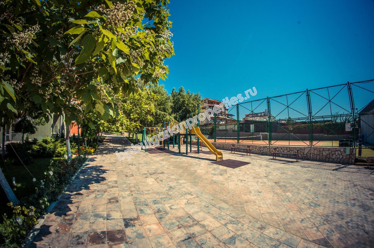 Трехкомнатная меблированная квартира в закрытом комплексе близко от моря Трехкомнатная меблированная квартира в закрытом комплексе близко от моря