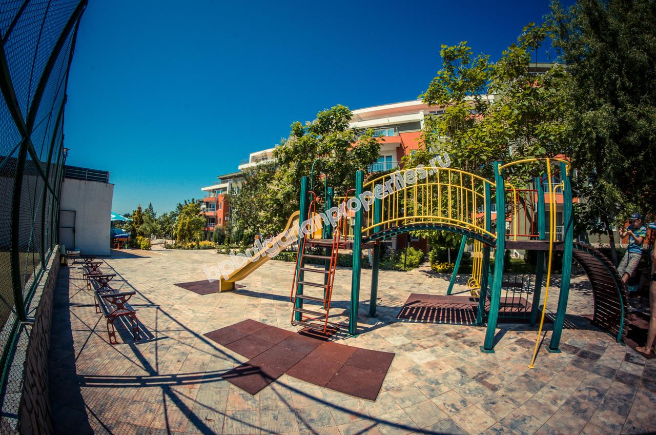 Трехкомнатная меблированная квартира в закрытом комплексе близко от моря Трехкомнатная меблированная квартира в закрытом комплексе близко от моря