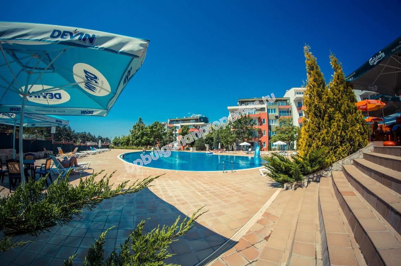 Трехкомнатная меблированная квартира в закрытом комплексе близко от моря Трехкомнатная меблированная квартира в закрытом комплексе близко от моря