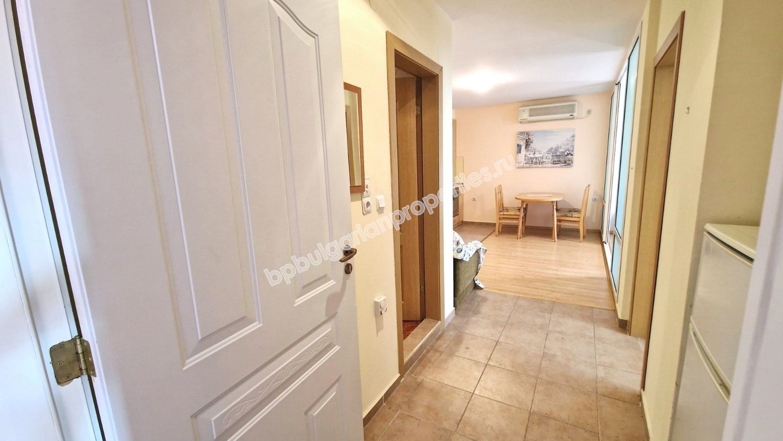 Трехкомнатная меблированная квартира в закрытом комплексе близко от моря Трехкомнатная меблированная квартира в закрытом комплексе близко от моря