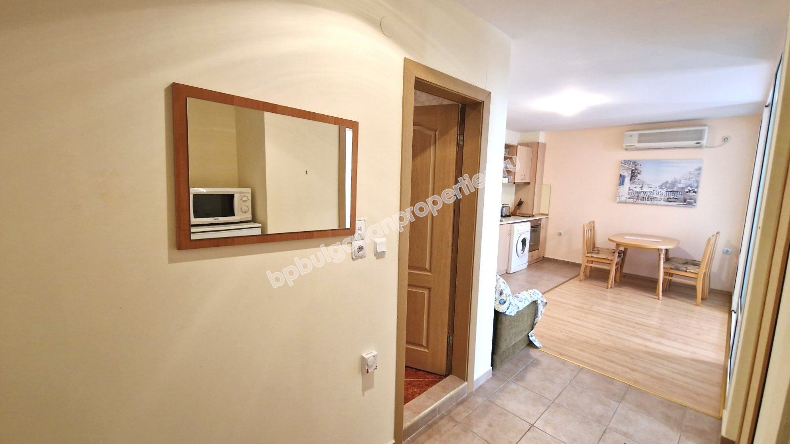 Трехкомнатная меблированная квартира в закрытом комплексе близко от моря Трехкомнатная меблированная квартира в закрытом комплексе близко от моря