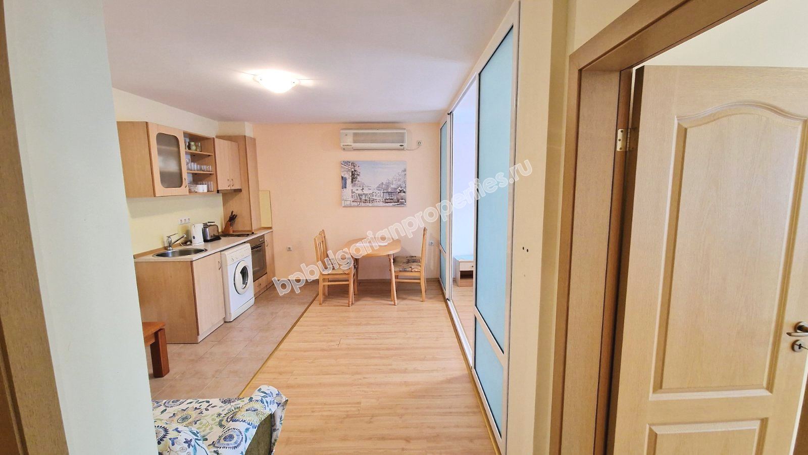 Трехкомнатная меблированная квартира в закрытом комплексе близко от моря Трехкомнатная меблированная квартира в закрытом комплексе близко от моря